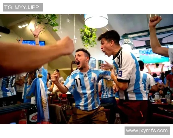 阿根廷足球队传奇球星合影展现风采与荣耀